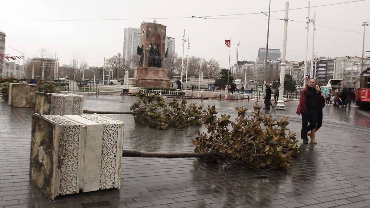 İstanbul'da yüz yüze eğitime 1 gün ara verildi