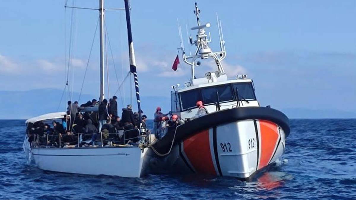 İzmir açıklarında geri itilen 274 göçmen kurtarıldı