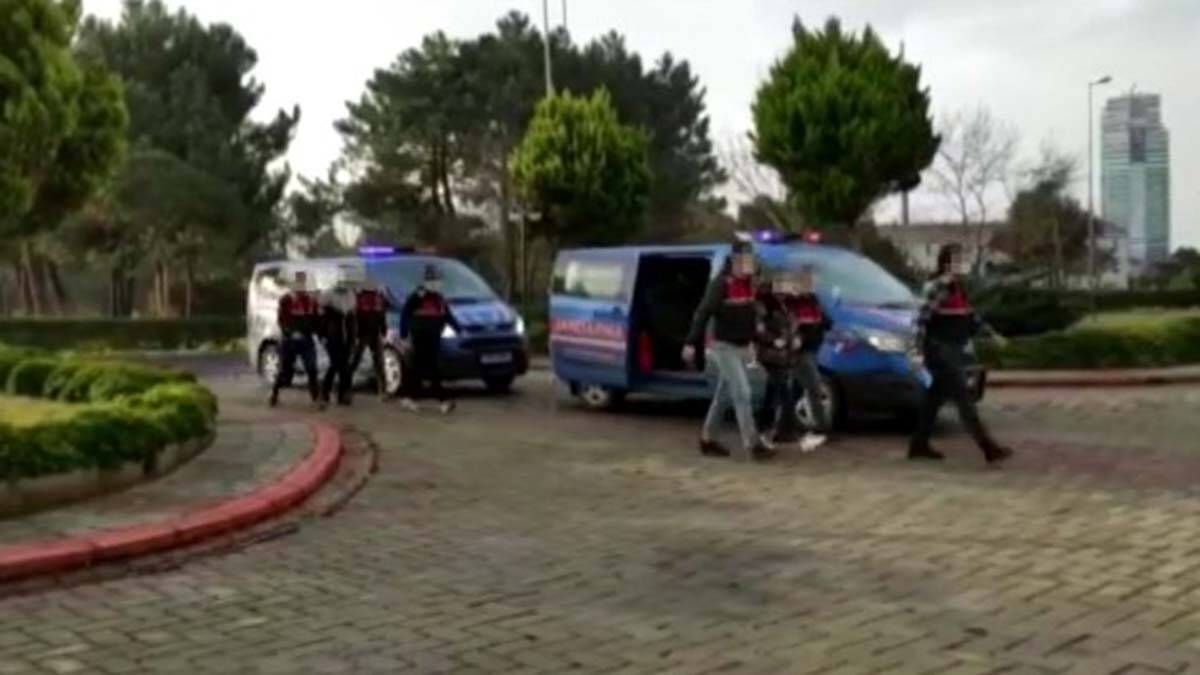 Suriye uyruklu R.M., A.Y., L.M., B.M. ve Y.İ., jandarmadaki işlemlerinin tamamlanmasının ardından adli makamlara sevk edilecek