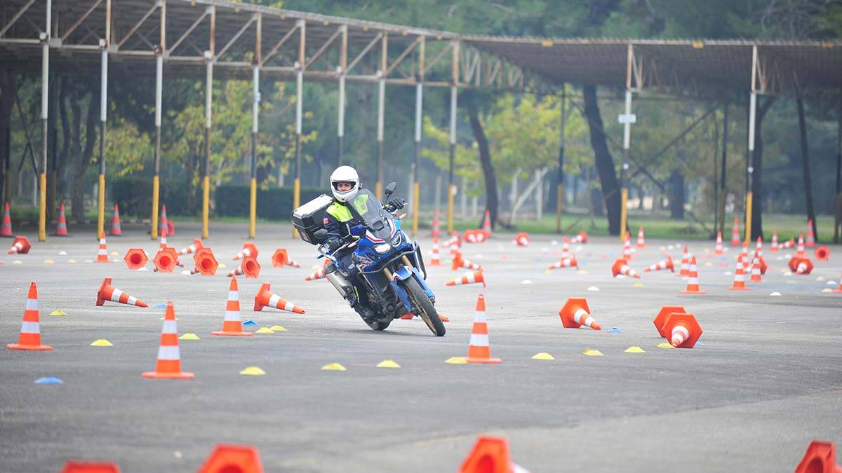 " Okulumuzda 2021 yılı içerisinde 7 ayrı kurs açtık. Binden fazla arkadaşımızı yetiştirdik"