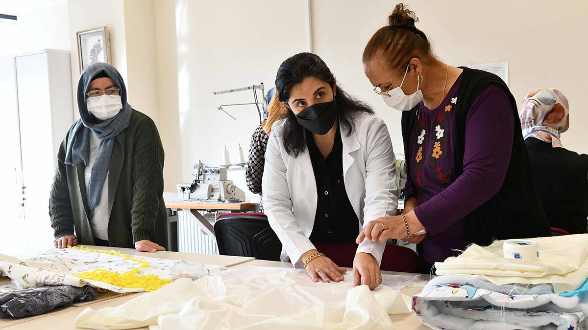 Kültür ve Sosyal İşler Daire Başkanlığı bünyesinde hizmet veren Belediye Meslek Edindirme Kurslarında BELMEK yeni eğitim dönemi başladı.