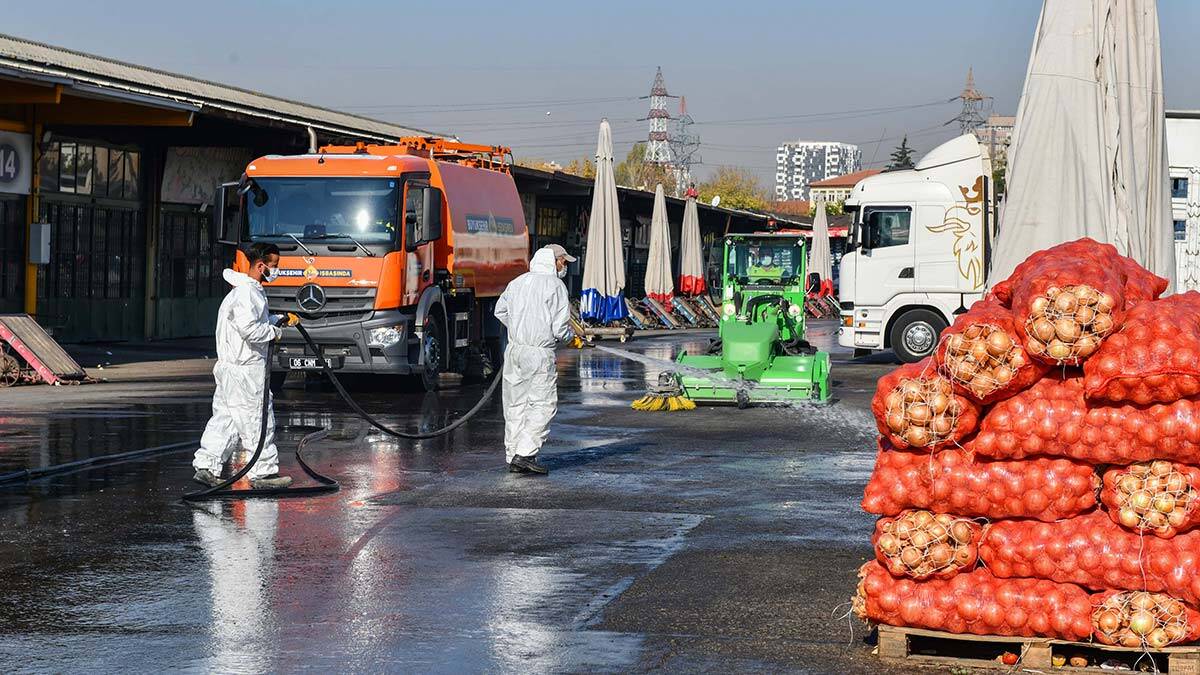 Ankara Toptancı Hali'nde temizlik mesaisi