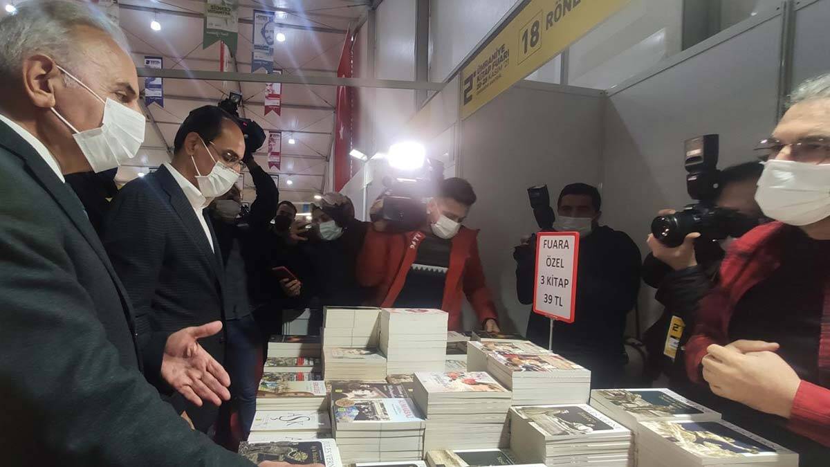 " Sözlü ve yazılı kültürü ve medeniyeti bir araya getirmiş bir geleneğin mensuplarıyız"