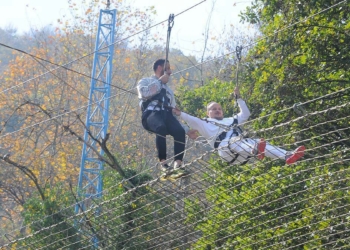 Kartepe'de turistler güzel havanın keyfini çıkardı