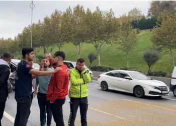 Kaza yapan sürücü sağlık ekipleri ile tartıştı