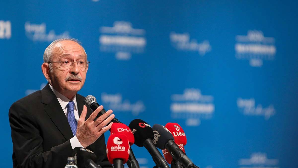 " Aslında sizinle isim kardeşliğimiz de var, siz halk otobüsü, biz Cumhuriyet Halk Partisi'yiz "