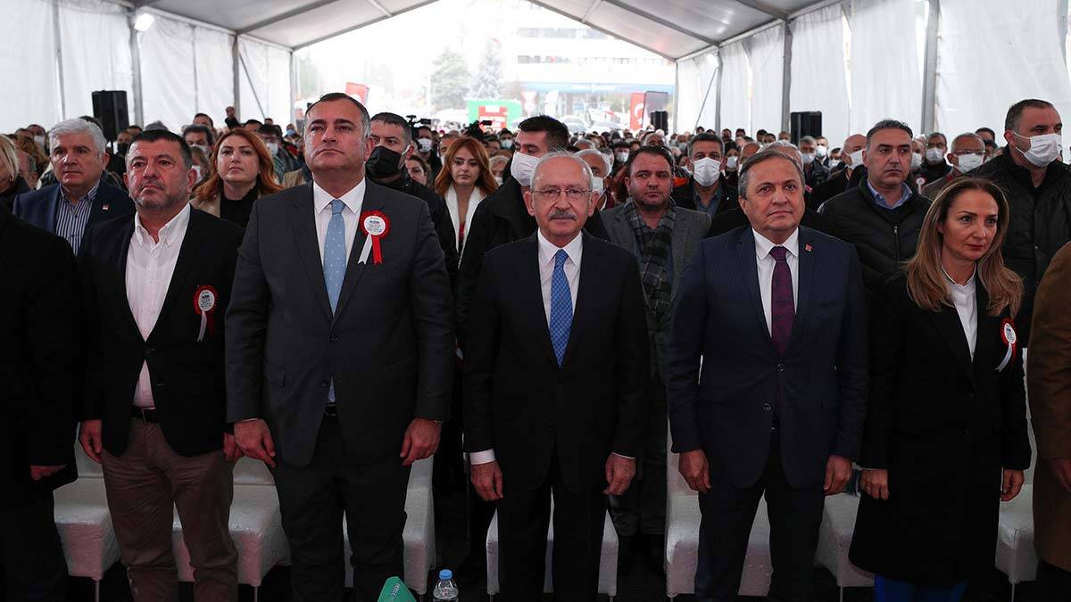 " Aslında Türkiye’de para var. Her türlü imkanımız da var. Bütün mesele parayı kimin için kullanacağız? Bu bir siyasi tercihtir"