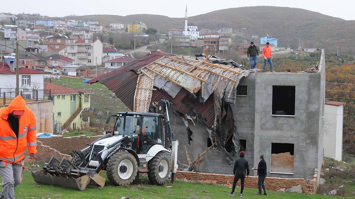 Kocaeli'de fırtınadan vapur seferleri iptal oldu