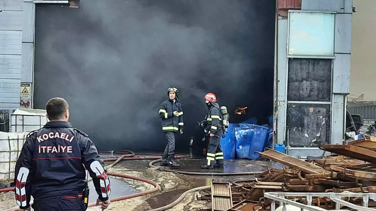 Organize sanayi bölgesi’nde bulunan geri dönüşüm tesisinde yangın çıktı