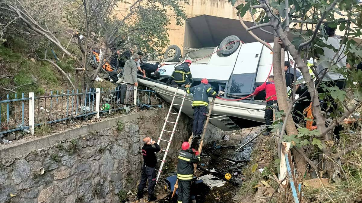 Kocaeli'deki servis kazasında müdür açığa alındı
