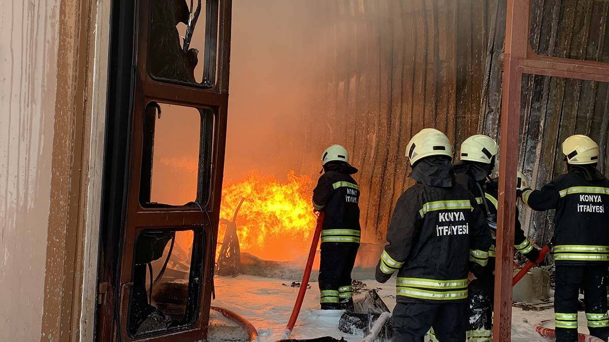 Konya'da sanayi sitesinde yangın çıktı