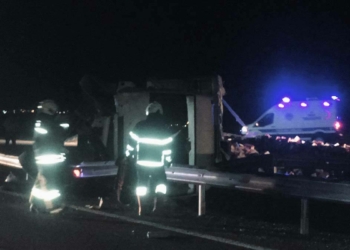Köpeğe çarpınca duran otomobile TIR çarptı: 3 yaralı