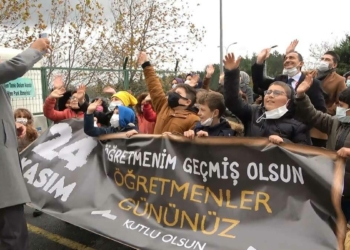 Koronavirüs tedavisi gören öğretmene hastanede sürpriz