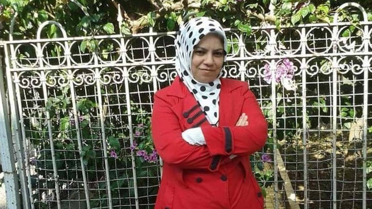 Çocuklarını görmeye eski eşinin yaşadığı Halkalı Merkez Mahallesindeki eve gelen Sedat Kalındaş tabancayla, Yarış'a evin içindeyken başına bir el ateş etti