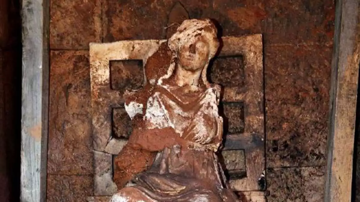 2 metre boyunda 2 bin 100 yıllık 'ana tanrıça' kibele ile 'bereket tanrısı' dionyss, pan ve hayvan biçimli dini kap olan riton heykelleri ile yaklaşık 3 bin parça tarihi eser bulundu