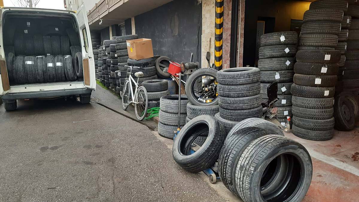 Lastikçilerde zorunlu kış lastiği yoğunluğu