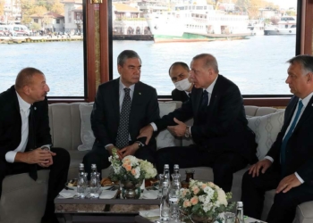 Liderler Demokrasi ve Özgürlükler Adası'na gidiyor