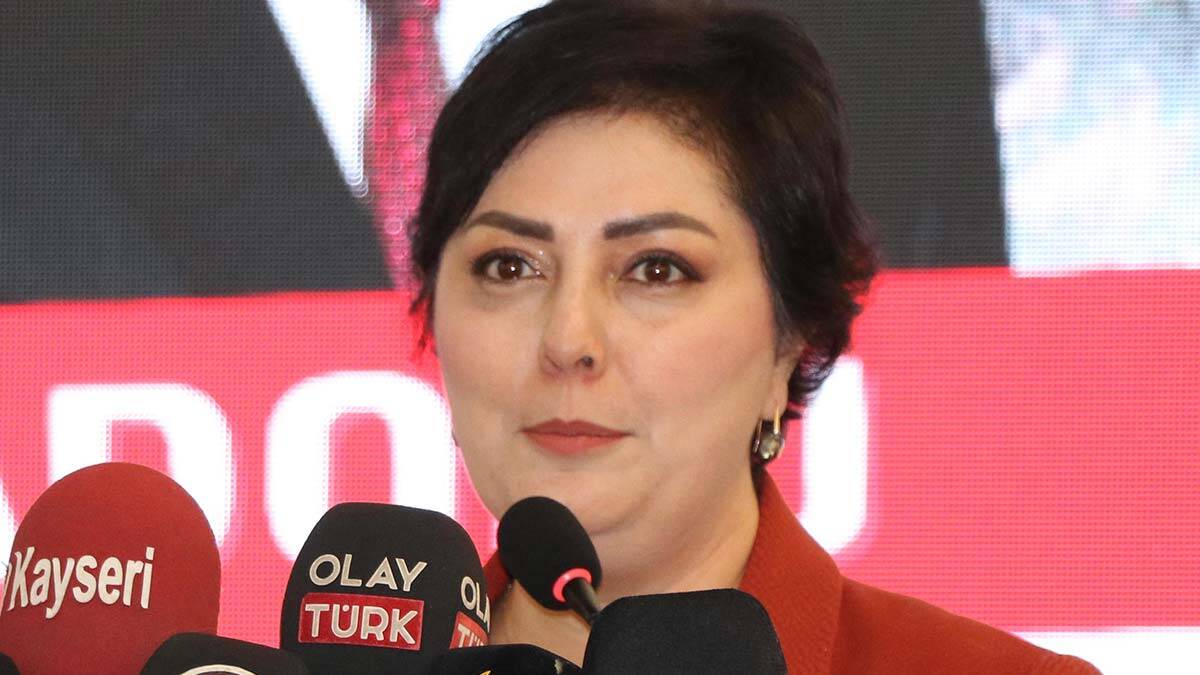 " Biz, Mustafa Kemal'in 'Söz konusu vatansa gerisi teferruattır', Genel Başkanımız Devlet Bahçeli'nin, 'Önce ülkem ve milletim, sonra partim ve ben' sözlerini benimsemişiz ve bu yolda yürümeye devam ediyoruz"