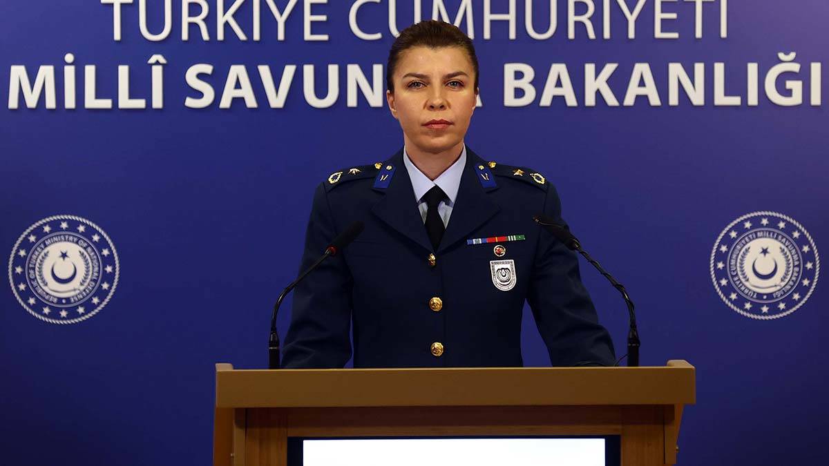 " 19 Kasım 2021 tarihinde hain terör örgütü tarafından Afrin şehir merkezine yapılan roket saldırısı sonucu 4 masum sivil hayatını kaybederken 17 sivil ise yaralanmıştır"