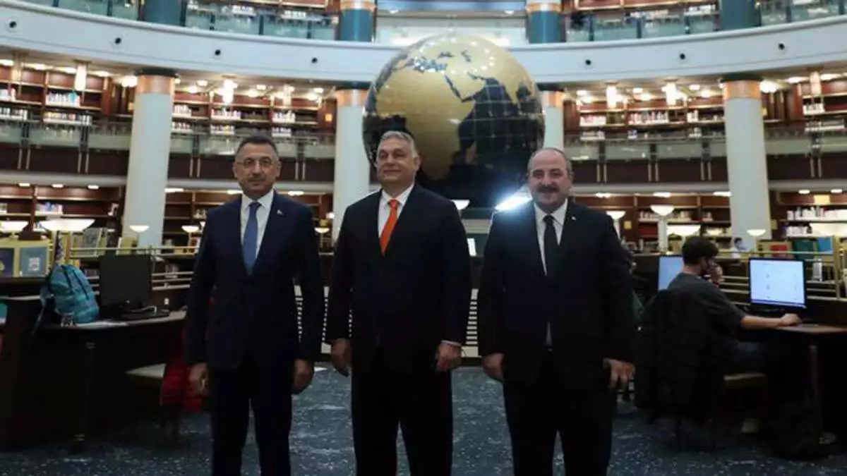 Macaristan başbakanı millet kütüphanesi'ni gezdi