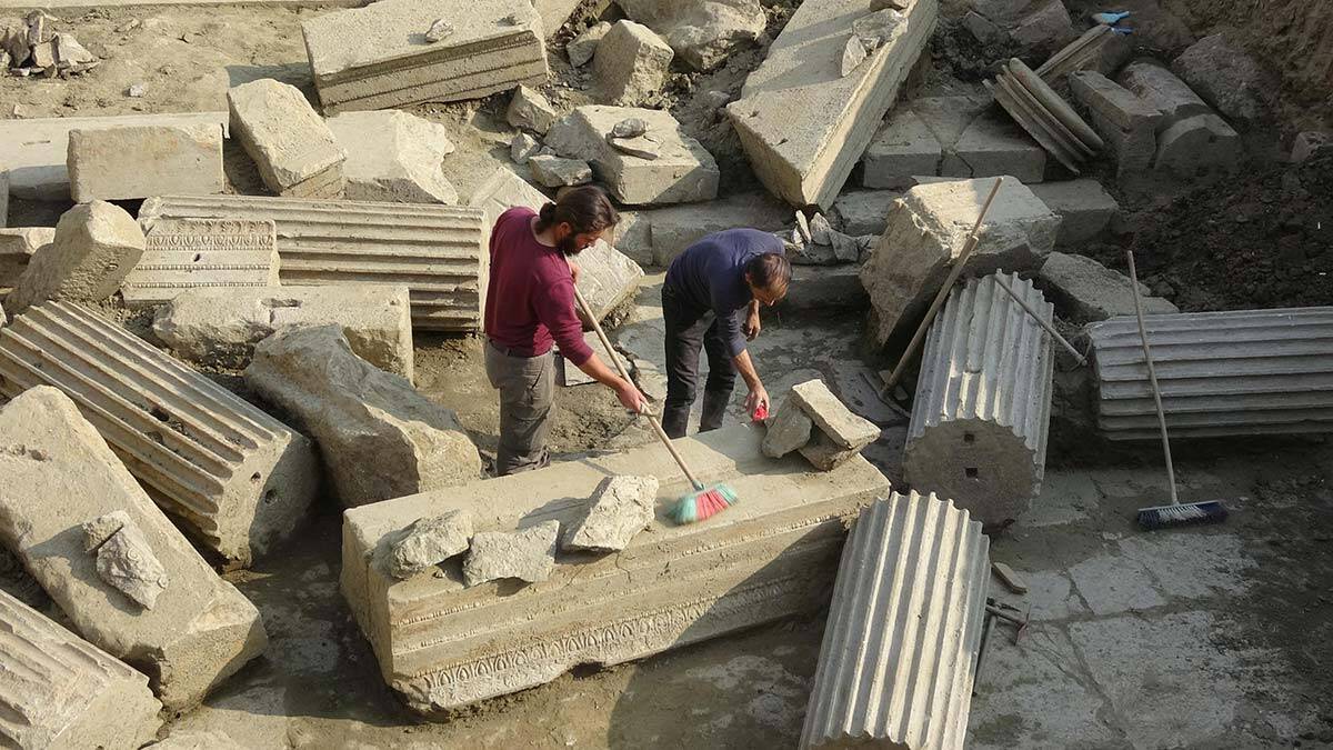 Magnesia Antik Kenti'nde Zeus Tapınağı bulundu