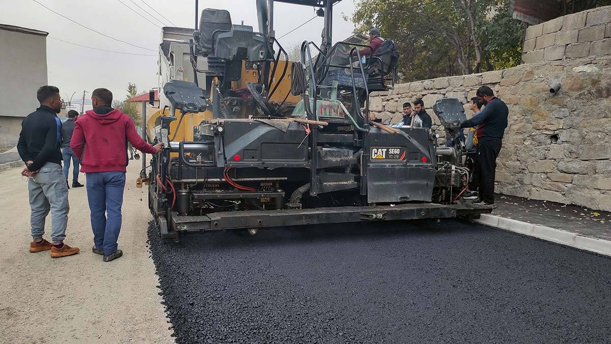 "İnşallah önümüzdeki yıl da kalan yollar belediye tarafından asfaltlanır "