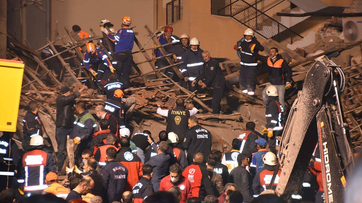 Malatya'da yaralıları kurtaranlar o anları anlattı