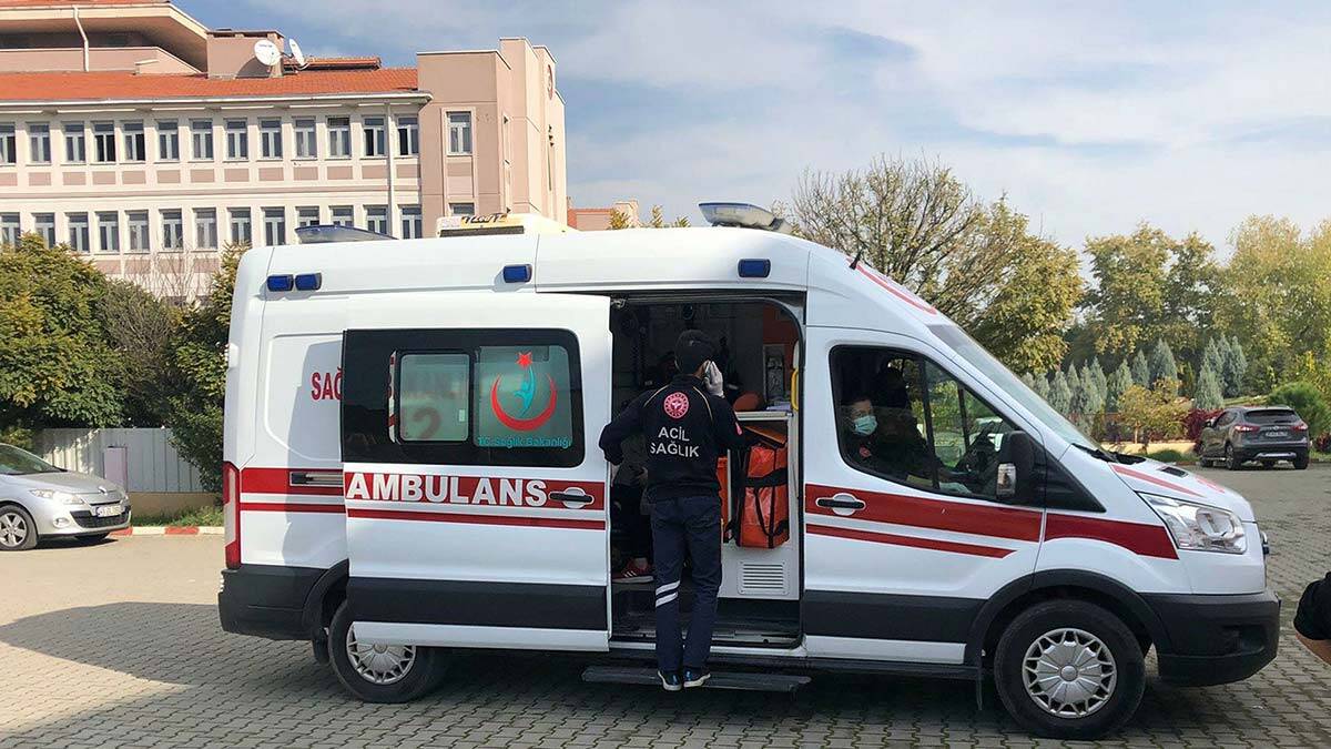 Manisa'da öğrenciler zehirlenme şüphesi ile hastanede