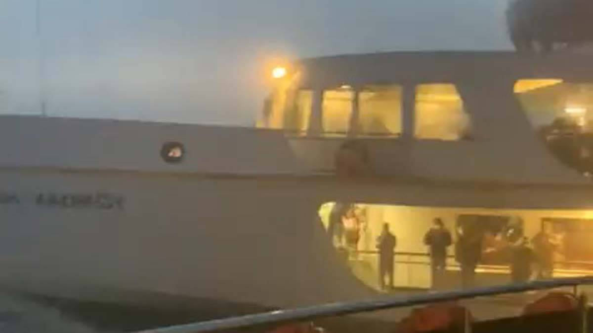 Marmara Denizi'nde yolcu teknesinde korku dolu anlar