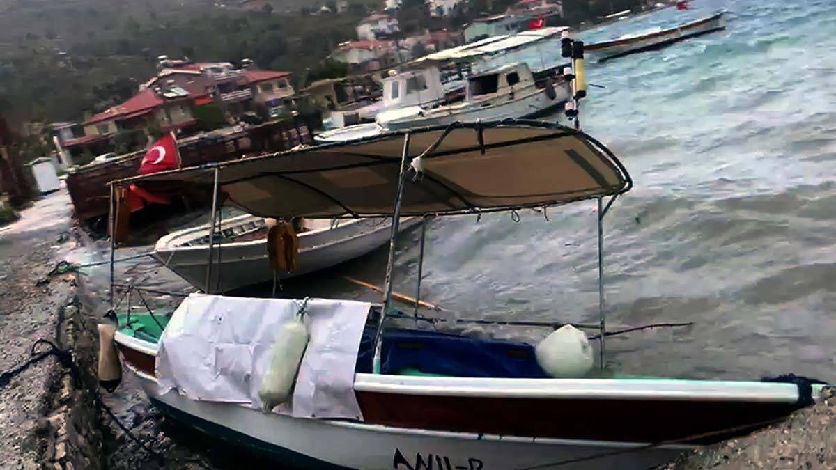 Marmariste kuvvetli ruzgarda tekne karaya oturdu 2 - yerel haberler - haberton