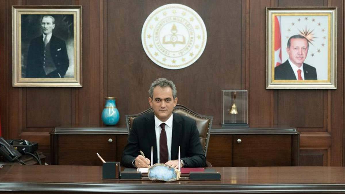 Milli Eğitim Bakanı, Öğretmenler Günü'nü kutladı