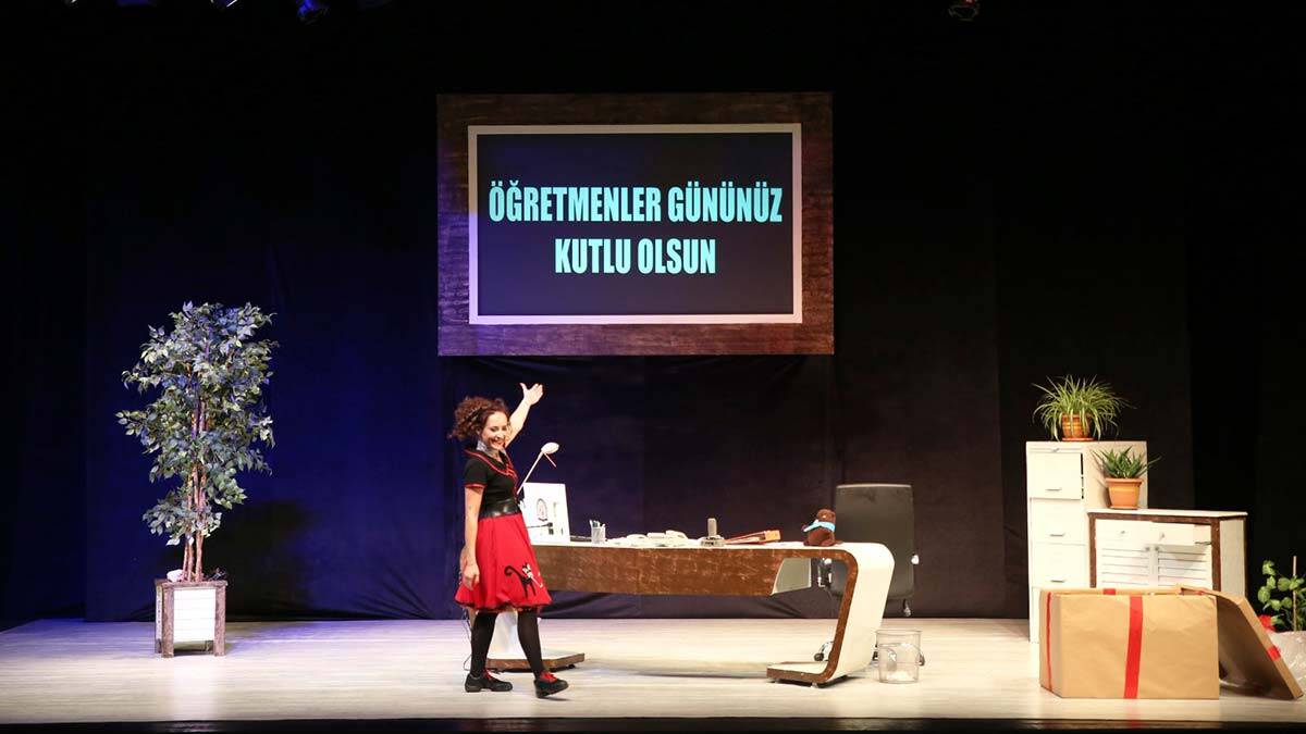 Başvuru Beklemede oyunu sergilendi