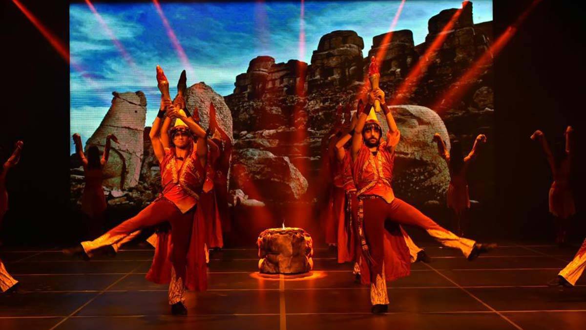 Öğretmenler Günü'nde Anadolu Ateşi gösterisi