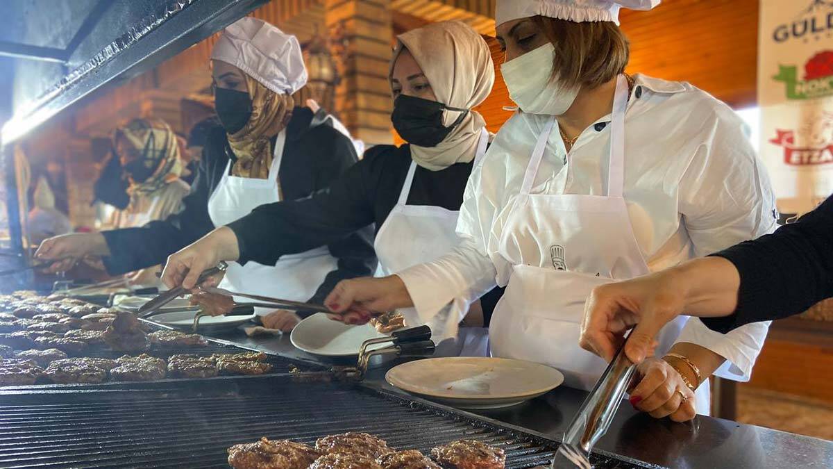 Öğretmenler köfte yarışmasında hünerlerini sergiledi