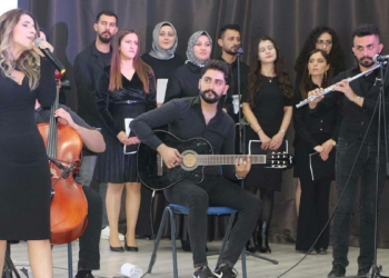 Öğretmenler korosu meslektaşlarını eğlendirdi