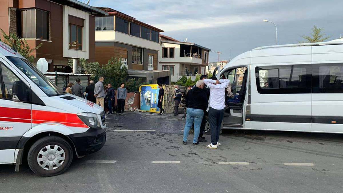 "Yol eğimli olduğu için servis duramayıp yandan otobüse çarptı "