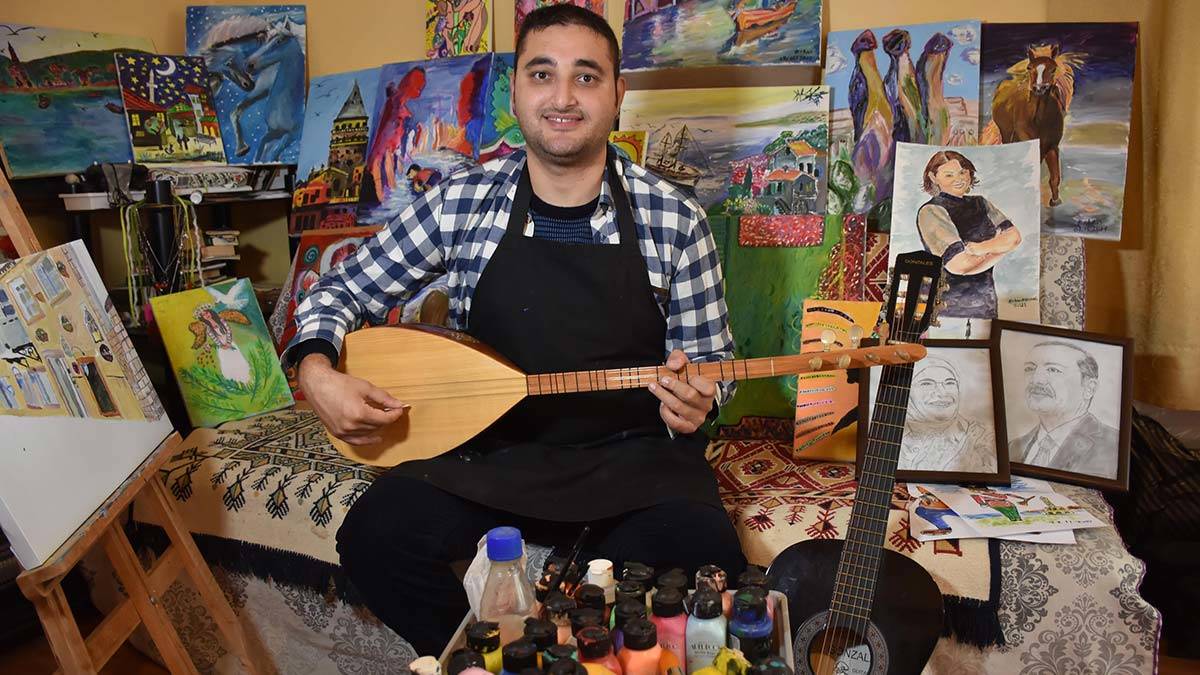 Müziğe de ilgi duyan Kızıldağ org, saz ve gitar çalıyor. Kızıldağ'ın sanata ve müziğe olan tutkusu büyük beğeni topluyor