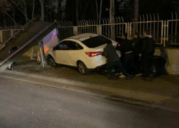 Otobüs durağında kaza: 1 ölü 2 yaralı