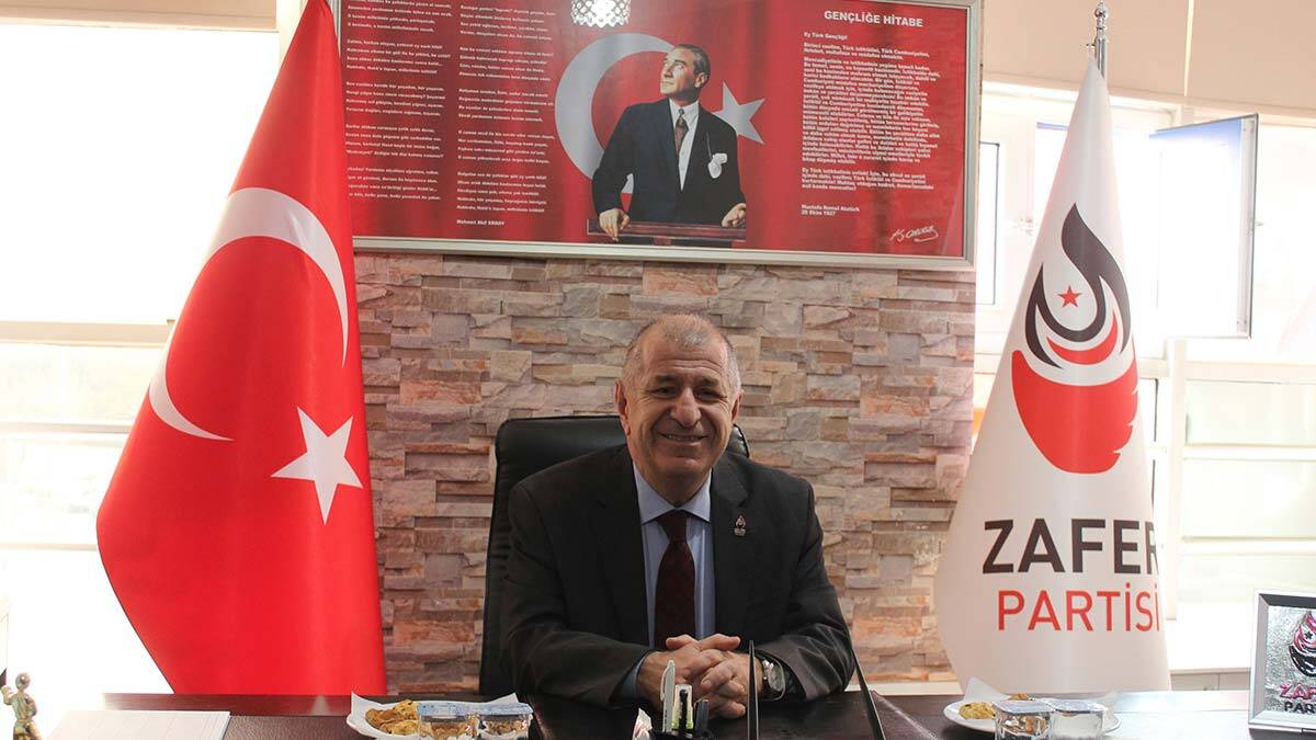 Özdağ: Biz iki ittifaka da eşit durumdayız