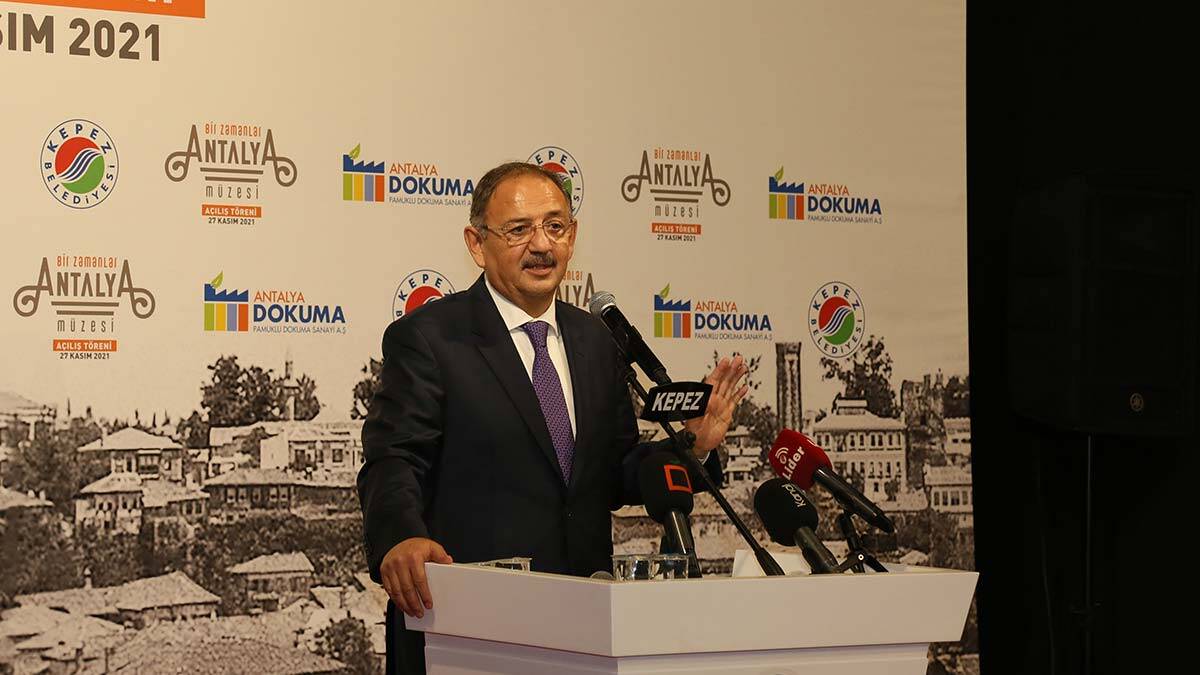 " 30 yıl önceki Antalya'yı biliyorum, en az 2 dönem bile Menderes Beyin yaptığı projeler ortada. Şimdikiler zekatını bile yapamıyor"