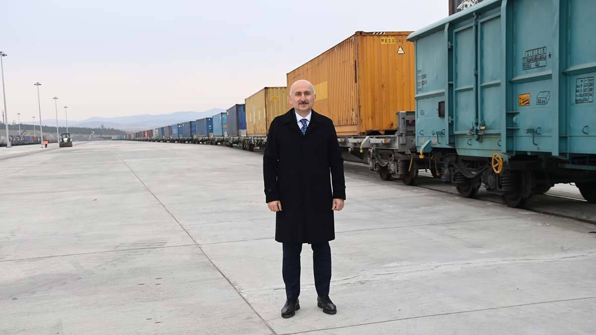 Pekin'den Londra'ya lojistiğe başladılar