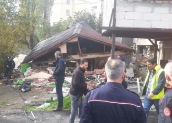 Pendik'te binada patlama