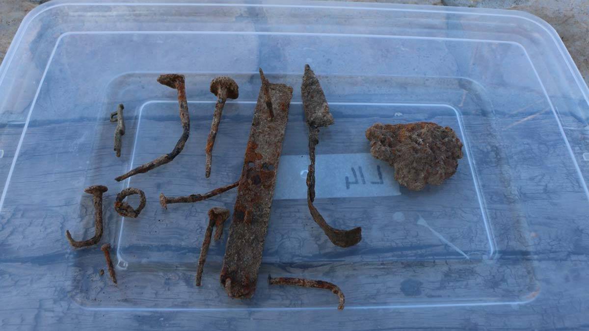 " Çamurla ve düzgün olmayan kesme taşları kullanarak yapılmış bir duvar örgüsünden bahsediyoruz. "