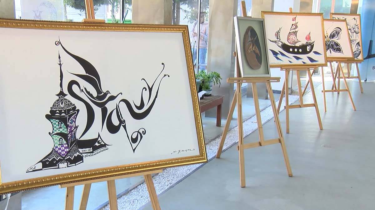 Polis memurunun resim sergisi