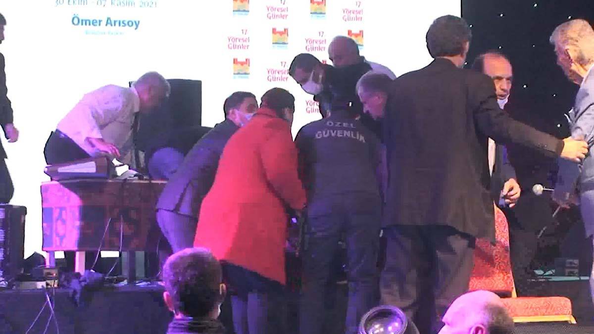 Ramazan Günay sahnede kalp krizi sonucu öldü