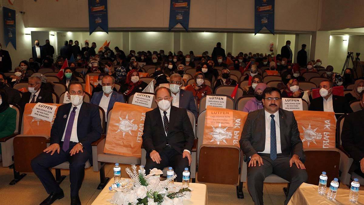 "Hem kendisi özür dilemelidir hem genel başkanı özür dilemelidir hem de partisi özür dilemelidir"