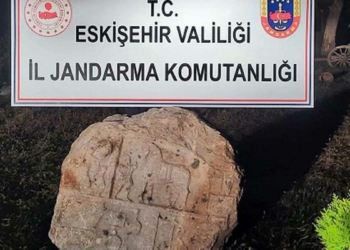 Roma dönemine ait mezar taşını satarken yakalandı