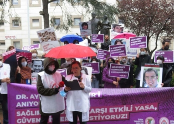 Sağlık çalışanlarına şiddet protesto edildi