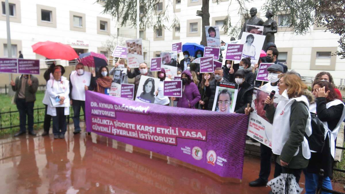 " Her birimiz her gün sözel şiddete maruz kalıyoruz. Yalnızca 2020 yılında 12 bine yakın beyaz kod verilen sağlıkta şiddet olayı yaşanmıştır"