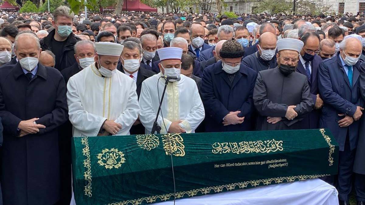 Şair Sezai Karakoç son yolculuğuna uğurlandı